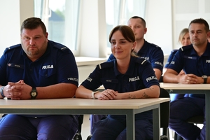 Policjanci podczas zakończenia szkolenia w auli OPP w Rzeszowie