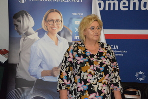 policjanci zgromadzeni na auli podczas szkolenia