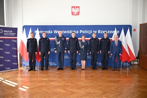 Policjanci i zaproszeni goście podczas ślubowania w auli KWP w Rzeszowie