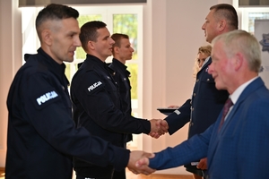 Policjanci i zaproszeni goście podczas ślubowania w auli KWP w Rzeszowie
