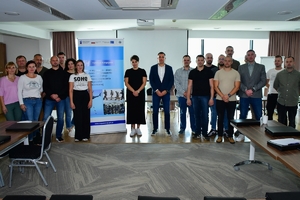 Uczestnicy warsztatów - policyjni negocjatorzy w cywilnych ubraniach, podczas realizowanych warsztatów