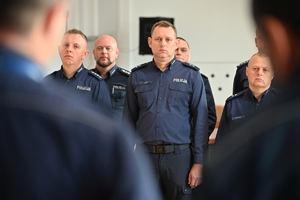 Policjanci służby dyżurnej podczas konkursu w auli Komendy Wojewódzkiej Policji w Rzeszowie