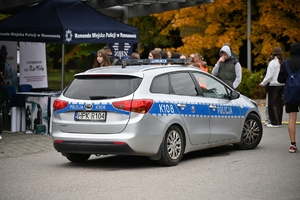 Policjanci i uczestnicy  Młodzieżowego Święta Bezpieczeństwa Wewnętrznego