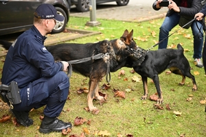 Policjanci i uczestnicy  Młodzieżowego Święta Bezpieczeństwa Wewnętrznego