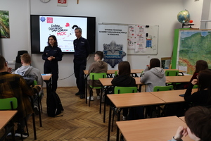 Policjanci na spotkaniu z młodzieżą