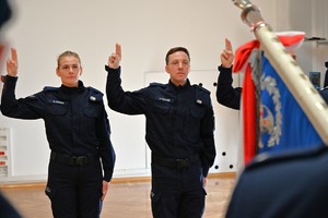 Funkcjonariusze podczas ślubowania