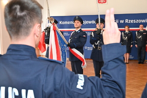 Funkcjonariusze podczas ślubowania