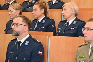 Na zdjęciach funkcjonariusze Policji oraz inni uczestnicy seminarium.