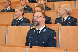 Na zdjęciach funkcjonariusze Policji oraz inni uczestnicy seminarium.