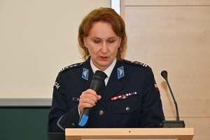 Na zdjęciach funkcjonariusze Policji oraz inni uczestnicy seminarium.