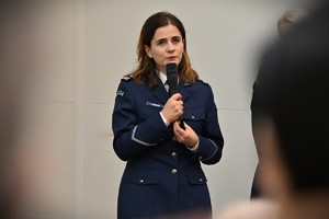 Na zdjęciach funkcjonariusze Policji oraz inni uczestnicy seminarium.