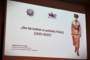Na zdjęciach funkcjonariusze Policji oraz inni uczestnicy seminarium.