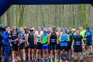 Uczestnicy biegu na starcie