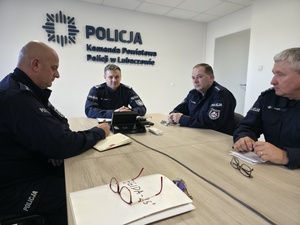 Osoby podczas ćwiczenia