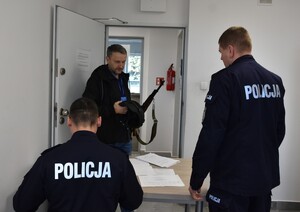 Osoby podczas ćwiczenia