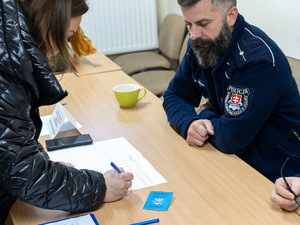 Funkcjonariusze i inne osoby podczas ćwiczeń