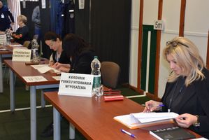 Funkcjonariusze i inne osoby podczas ćwiczeń