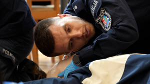 Policjanci podczas recertyfikacji.