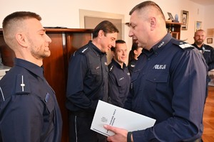 Funkcjonariusze podczas spotkania z Komendantem