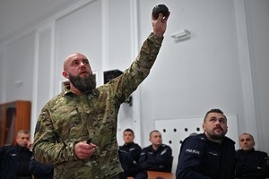 Funkcjonariusze podczas szkolenia.