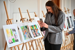 Uczestnicy konkursu oraz funkcjonariusze podczas wręczenia nagród