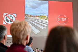 Uczestnicy konkursu oraz funkcjonariusze podczas wręczenia nagród