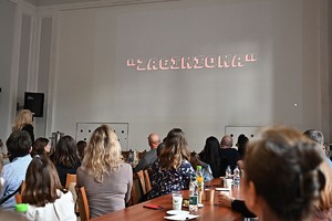 Uczestnicy konkursu oraz funkcjonariusze podczas wręczenia nagród