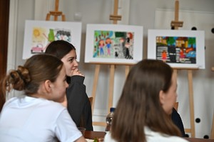 Uczestnicy konkursu oraz funkcjonariusze podczas wręczenia nagród