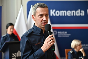 Uczestnicy konkursu oraz funkcjonariusze podczas wręczenia nagród