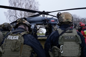 kontrterroryści podczas ćwiczeń