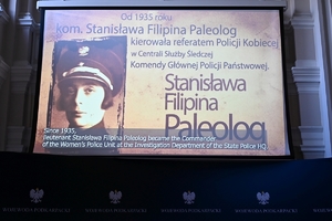 Policjantki, uczestnicy i zaproszeni goście podczas konferencji w Sali Kolumnowej Podkarpackiego Urzędu Wojewódzkiego.