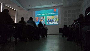 policjanci zespołu antykonfliktowego w trakcie szkolenia