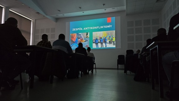 policjanci zespołu antykonfliktowego w trakcie szkolenia