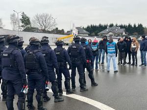 policjanci zespołu antykonfliktowego w trakcie szkolenia