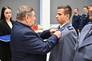 Funkcjonariusze podczas odznaczenia