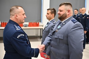 Funkcjonariusze podczas odznaczenia