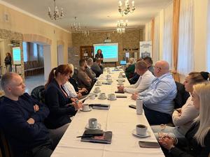 Uczestnicy seminarium podczas zajęć