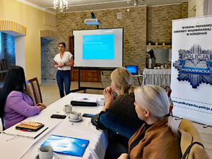 Uczestnicy seminarium podczas zajęć