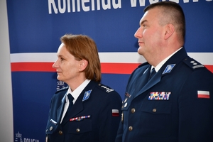 Policjanci i zaproszeni goście podczas uroczystego spotkania