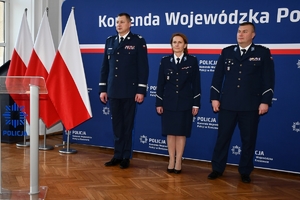 Policjanci i zaproszeni goście podczas uroczystego spotkania