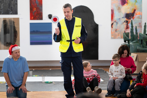 Policjanci podczas spotkania z dziećmi