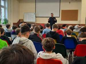 Policjanci podczas spotkania z dziećmi w BWA