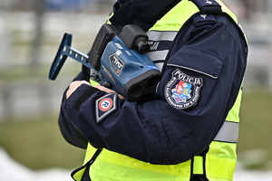 Funkcjonariusze oraz radiowozy