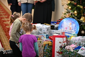 Uczestnicy podczas akcji "Paczuszka dla Maluszka”