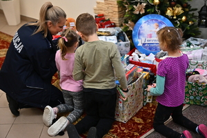 Uczestnicy podczas akcji "Paczuszka dla Maluszka”