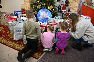 Uczestnicy podczas akcji "Paczuszka dla Maluszka”