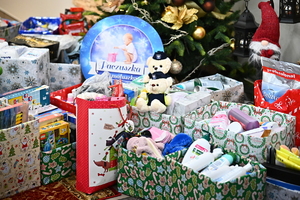 Uczestnicy podczas akcji "Paczuszka dla Maluszka”