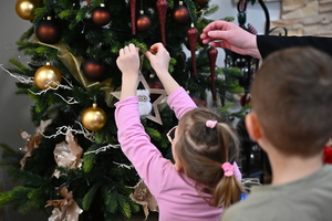 Uczestnicy podczas akcji "Paczuszka dla Maluszka”
