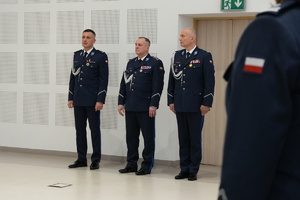 Pożegnanie insp. Jacka Maślanki Dowódcy Oddziału Prewencji Policji w Rzeszowie. Na zdjęciu widoczni są policjantki, policjanci, pracownice i pracownicy policji oraz kierownictwo KWP Rzeszów