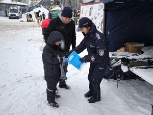 Policjanci biorący udział w pikniku charytatywnym